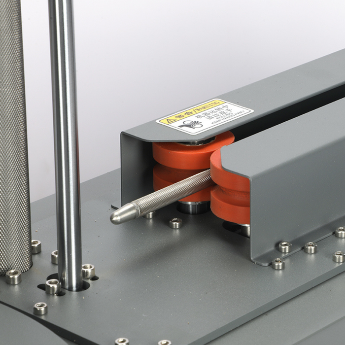 Detail view of the sealing and heating unit on the Q20 air column machine