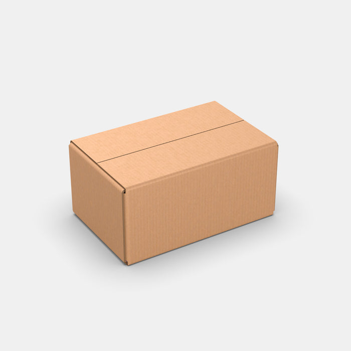 PAKFUL Universal M 50% parcel box 210×330×160 mm – closed cardboard box on white background